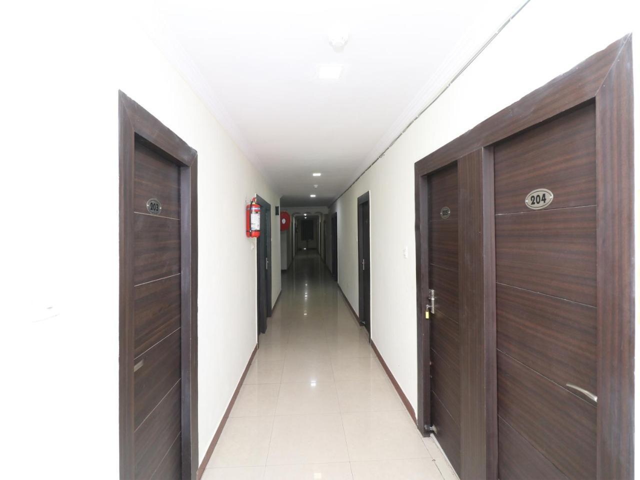 Oyo 23009 Hotel Maxx Лакхнау Экстерьер фото